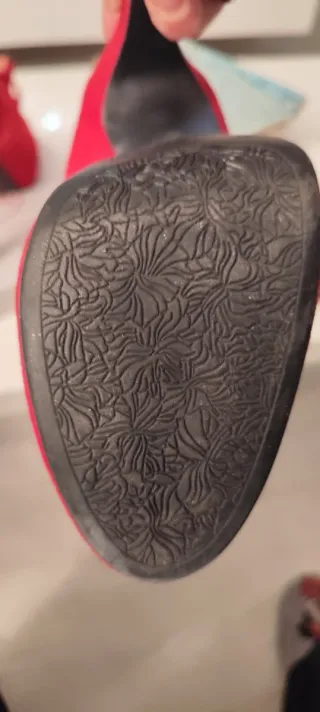 Zapatos de tacón rojos