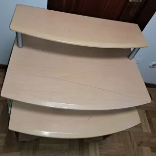 Mesa de ordenador y silla azul