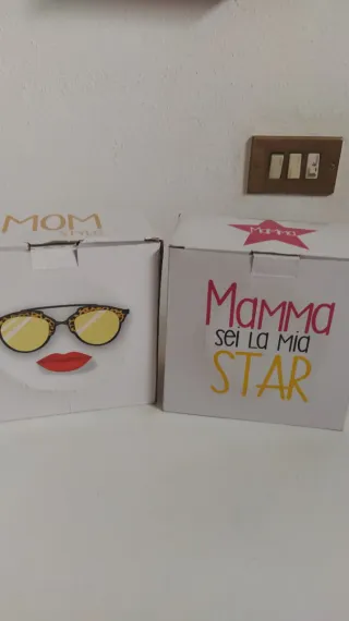 Tazze e piattino con disegno MOM