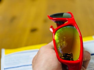 Occhiali da sole rossi per bambini