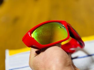 Occhiali da sole rossi per bambini