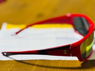 Occhiali da sole rossi per bambini