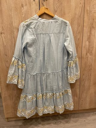 Vestido veraniego azul y dorado