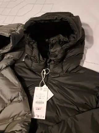 Sin estrenar. Dos plumas impermeables de Zara