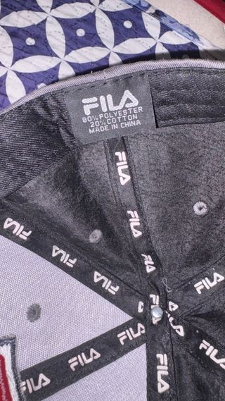 Gorra Fila Gris con Rayas Multicolor original