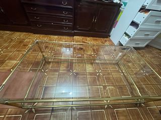 Mesa de centro cristal y metal dorado