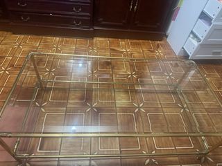 Mesa de centro cristal y metal dorado