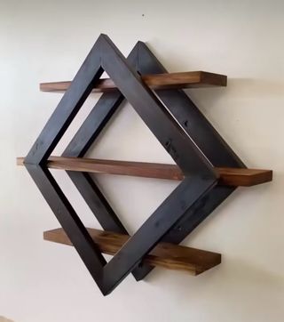 Estantería pared moderna diseño único en madera.