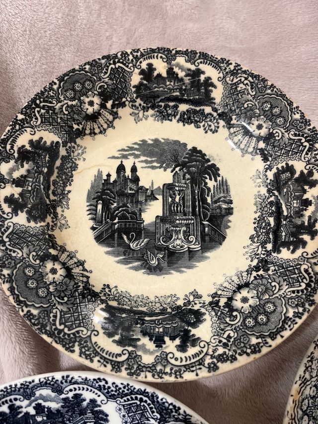 Lote tres Platos Cartuja de Sevilla