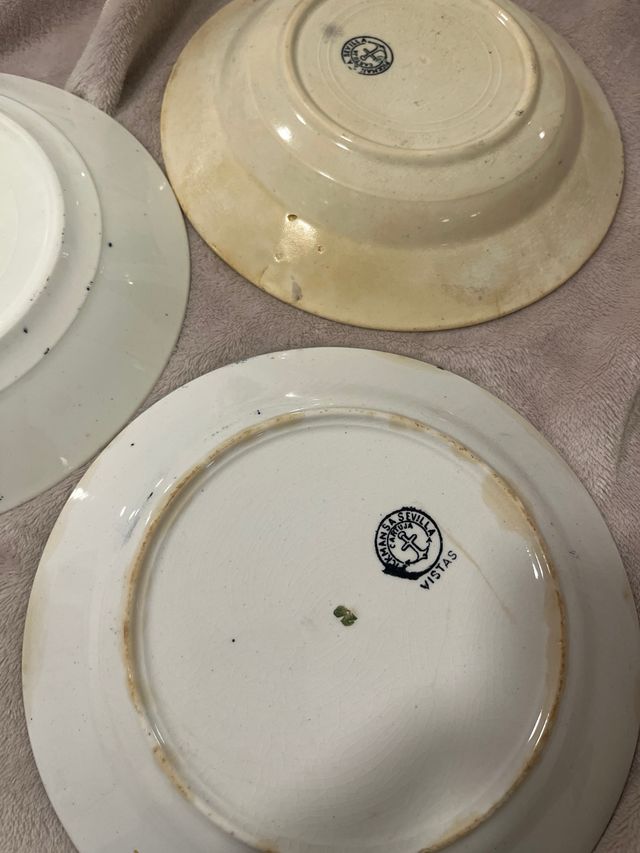 Lote tres Platos Cartuja de Sevilla