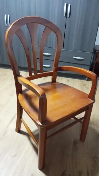 Mesa de madera maciza y silla de comedor