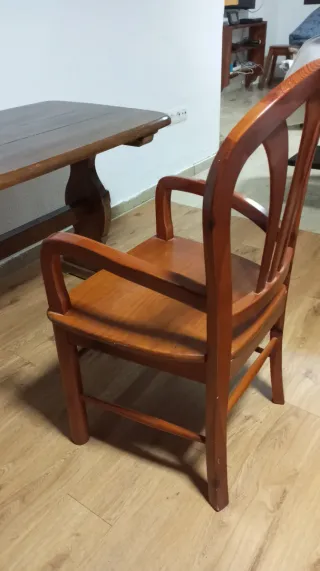 Mesa de madera maciza y silla de comedor