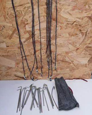 23 Piquetas metálicas y cuerdas 1,8 m para tienda