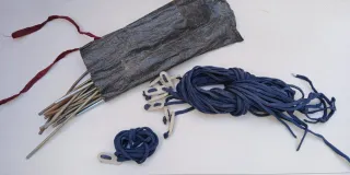 23 Piquetas metálicas y cuerdas 1,8 m para tienda