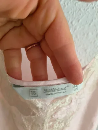 Camisón rosa con encaje