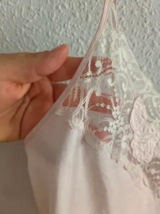 Camisón rosa con encaje