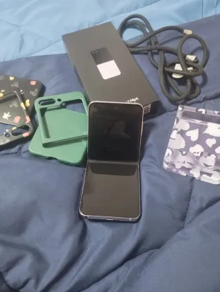 Samsung Galaxy Z Flip5 Caja y Accesorios