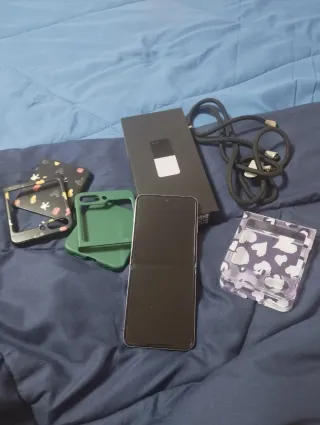 Samsung Galaxy Z Flip5 Caja y Accesorios