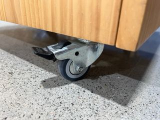 Cajón de escritorio con ruedas / Mesita de noche