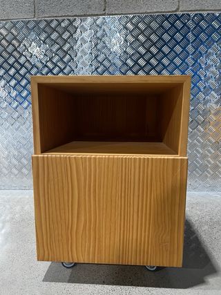 Cajón de escritorio con ruedas / Mesita de noche