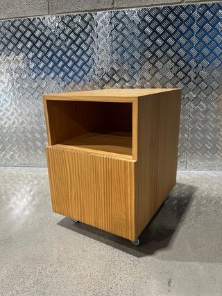 Cajón de escritorio con ruedas / Mesita de noche