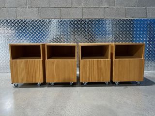 Cajón de escritorio con ruedas / Mesita de noche