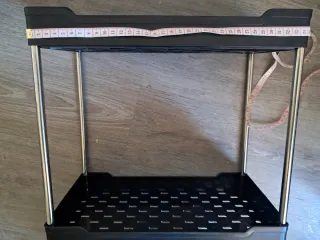 Scaffale portaoggetti nero e argento