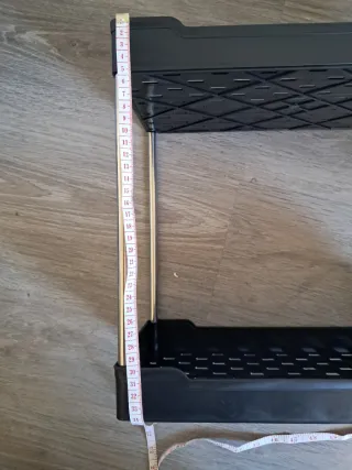 Scaffale portaoggetti nero e argento