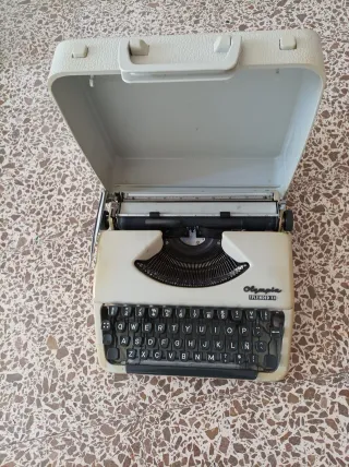 Máquina de escribir Olympia Splendid