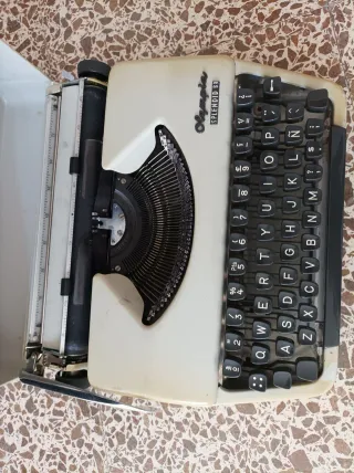 Máquina de escribir Olympia Splendid