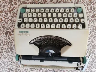 Máquina de escribir Olympia Splendid