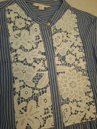 Camisa Rayas con Encaje.