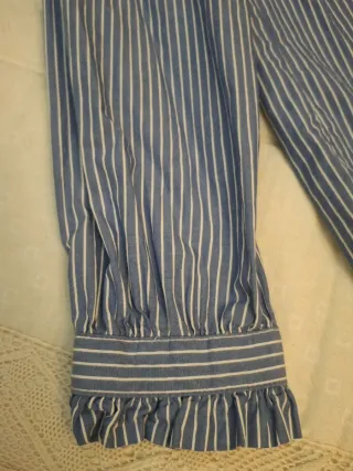 Camisa Rayas con Encaje.