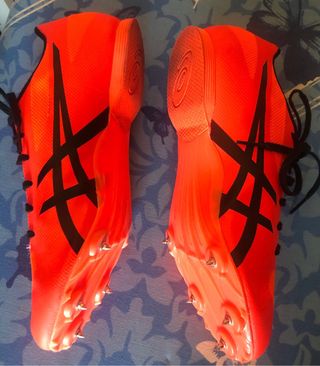 Zapatillas atletismo Asics clavos naranja