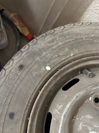 3 llantas Renault clásicas 13” con neumáticos