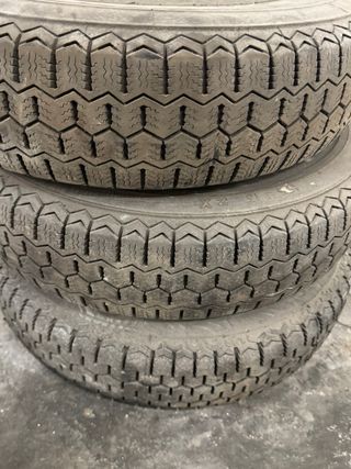 3 llantas Renault clásicas 13” con neumáticos
