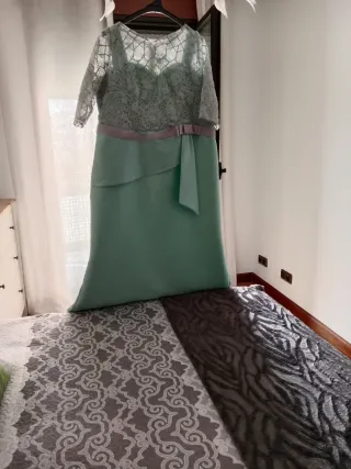 Vestido de madrina verde y rosa