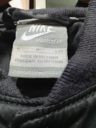 Chaqueta Bomber Nike Satinada Negra