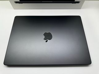 MacBook Pro M3 Max 1TB 128GB RAM