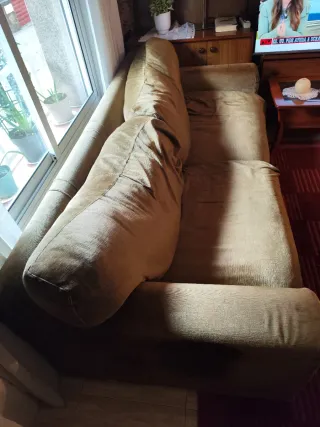 Sofá grande y amplio color marrón