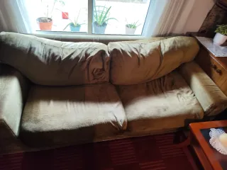 Sofá grande y amplio color marrón