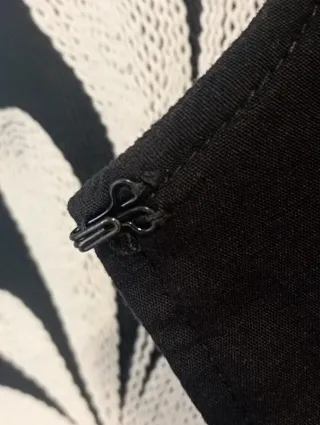 Chaleco JM bordado negro y beige