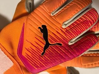 Guantes de portero Puma naranja y rosa
