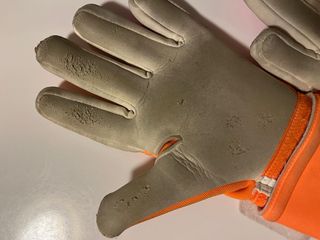 Guantes de portero Puma naranja y rosa