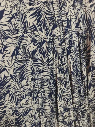 Falda midi estampada hojas