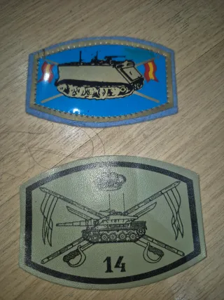 Emblemas militari con design di carri armati