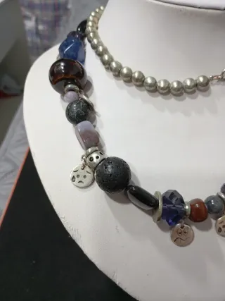 Collar mujer multicolor con dijes