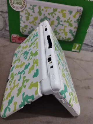Nintendo 3DS XL Luigi Special Edition