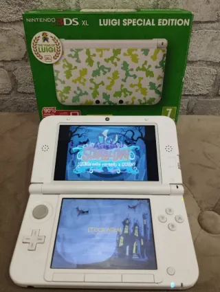 Nintendo 3DS XL Luigi Special Edition