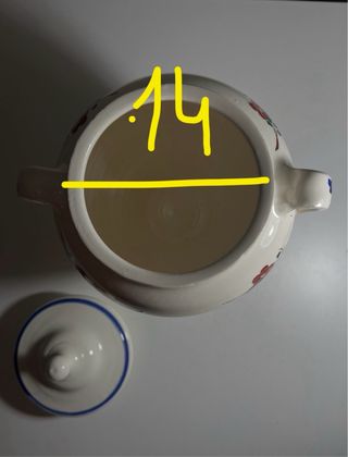 Jarrón de cerámica con flores